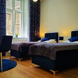 hugo-star-apartments.krakowhotelspoland.com/