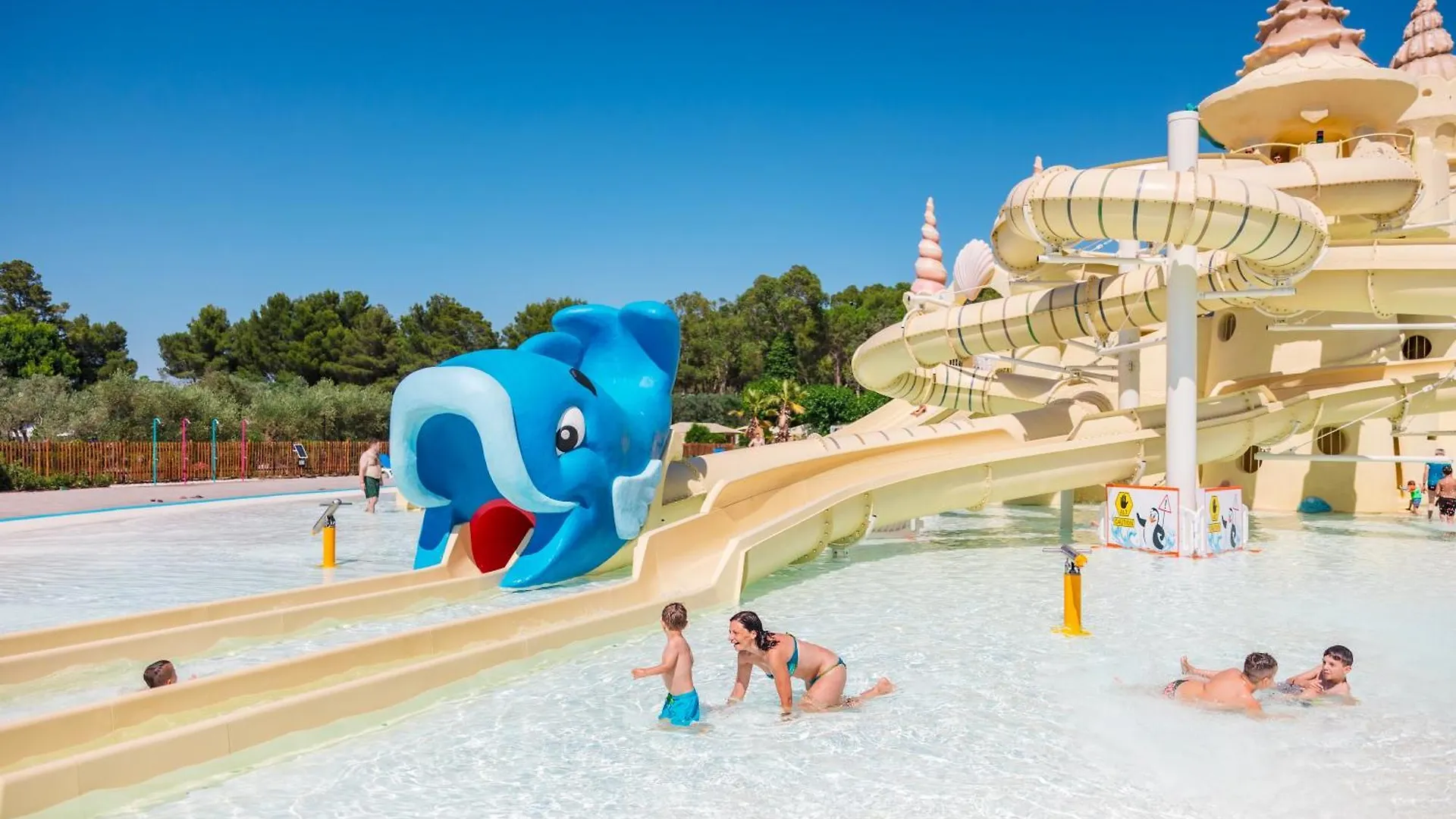 Camping Village Le Capanne Биббона 3*,  Италия