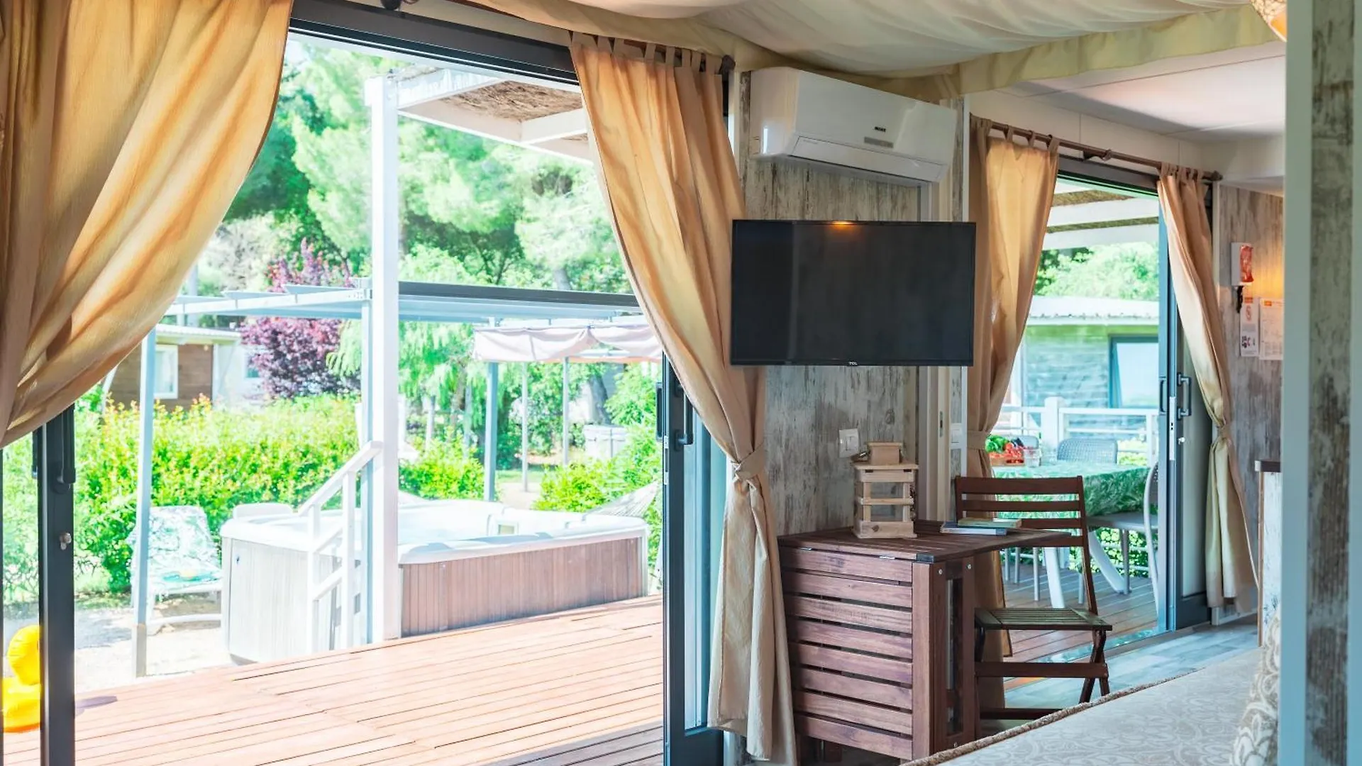 *** Кемпинг Camping Village Le Capanne Биббона Италия
